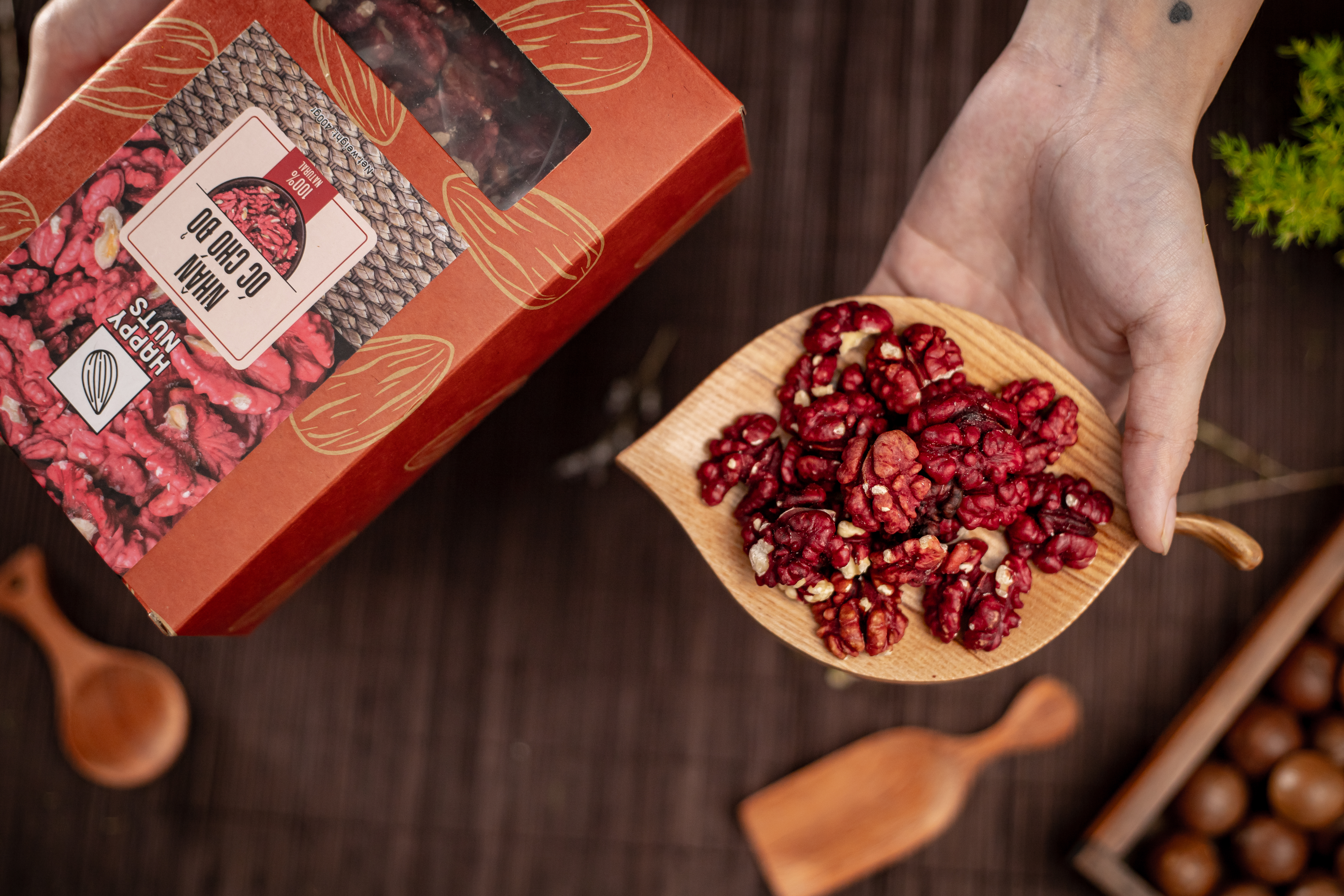 Nhân óc chó đỏ Happy Nuts hộp 400gr (Tặng 500gr yến mạch)